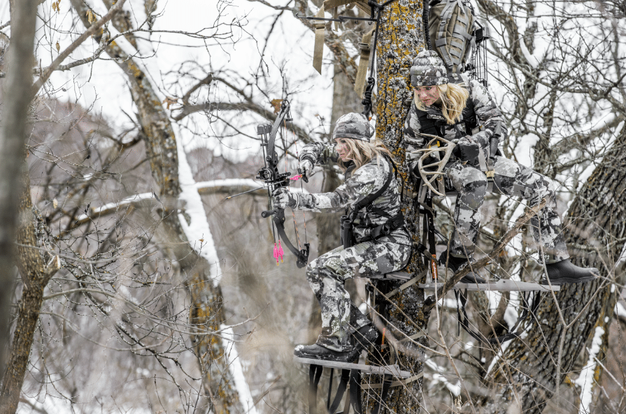 Women bowhunting